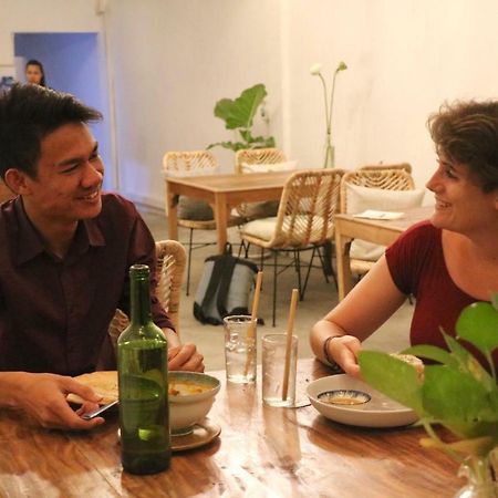 Sacred Lotus - Vegan Cafe X Hostel Phnom Penh Zewnętrze zdjęcie