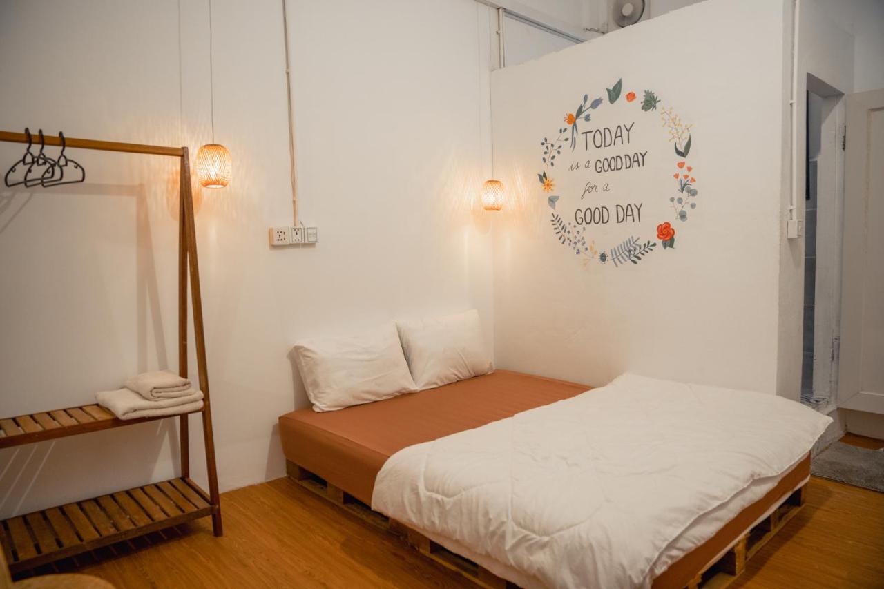 Sacred Lotus - Vegan Cafe X Hostel Phnom Penh Zewnętrze zdjęcie