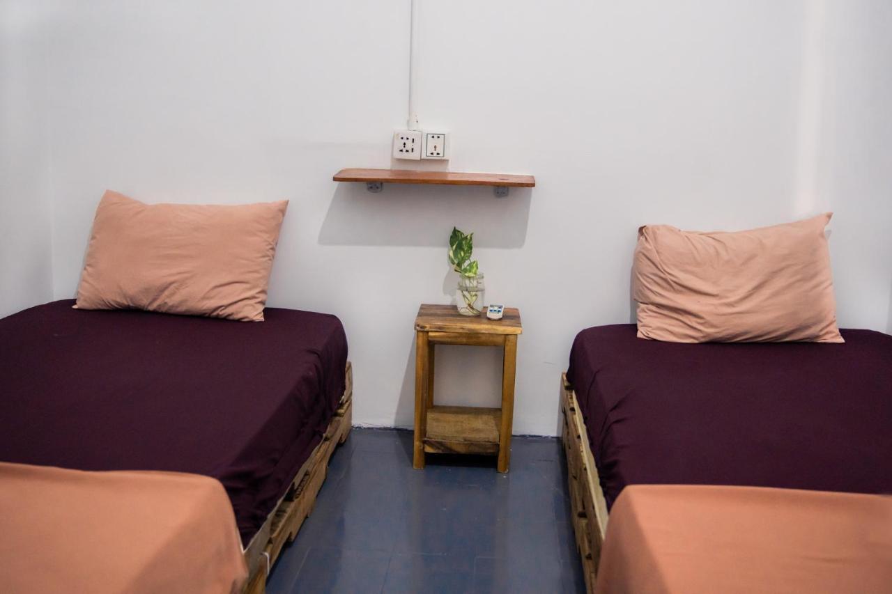 Sacred Lotus - Vegan Cafe X Hostel Phnom Penh Zewnętrze zdjęcie