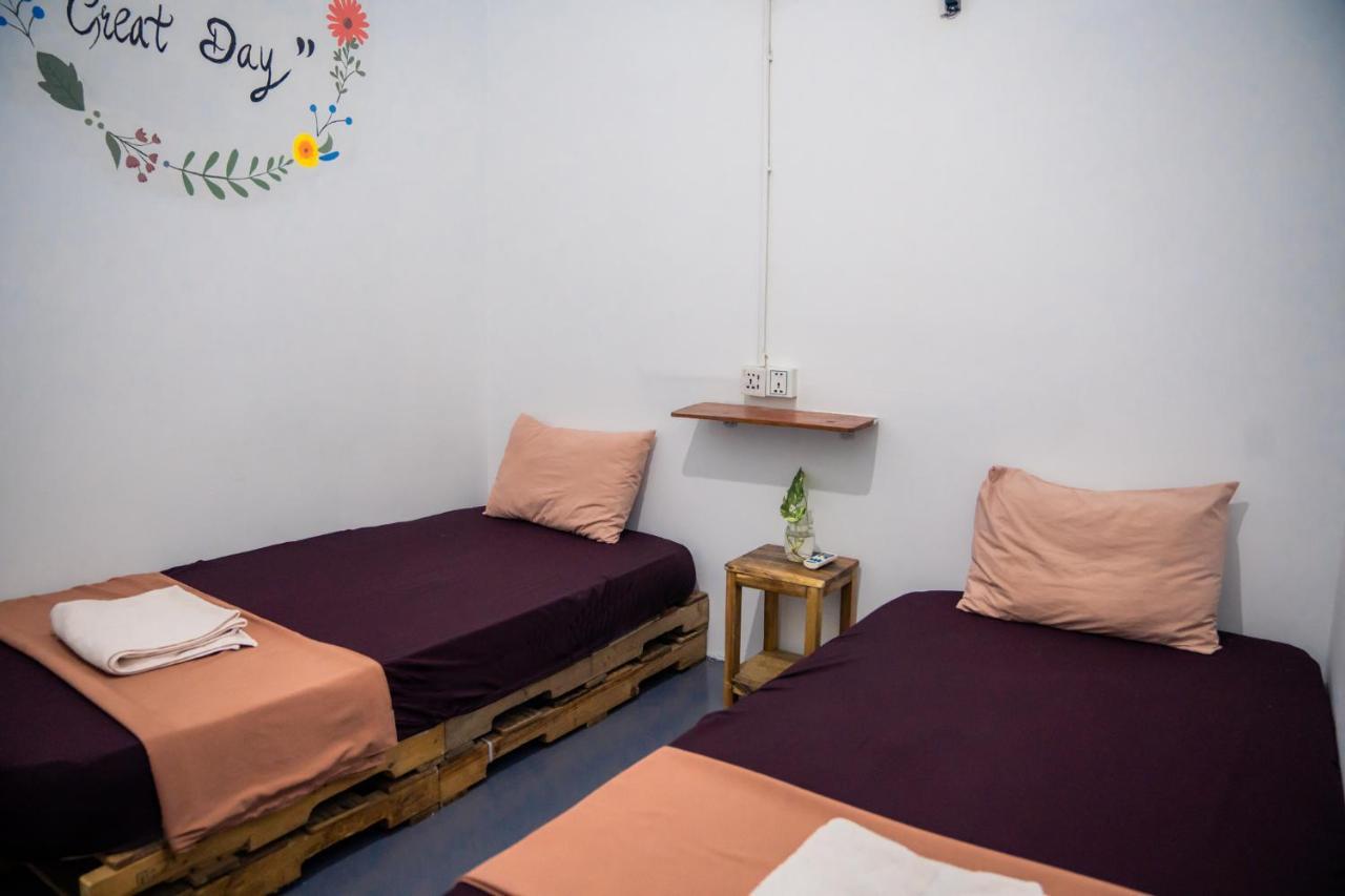 Sacred Lotus - Vegan Cafe X Hostel Phnom Penh Zewnętrze zdjęcie