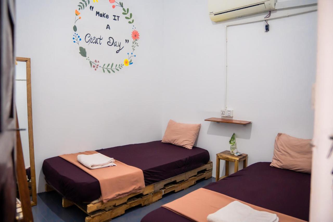Sacred Lotus - Vegan Cafe X Hostel Phnom Penh Zewnętrze zdjęcie