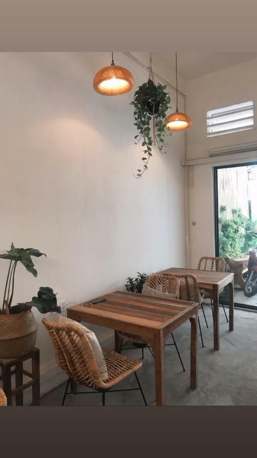 Sacred Lotus - Vegan Cafe X Hostel Phnom Penh Zewnętrze zdjęcie
