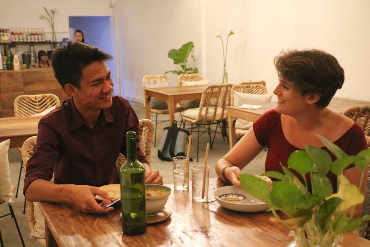 Sacred Lotus - Vegan Cafe X Hostel Phnom Penh Zewnętrze zdjęcie