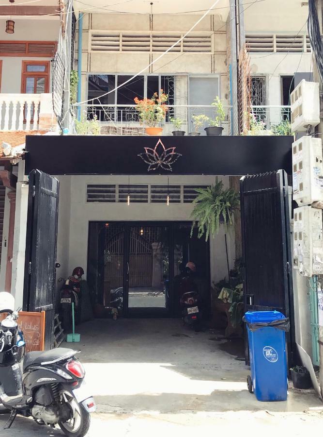 Sacred Lotus - Vegan Cafe X Hostel Phnom Penh Zewnętrze zdjęcie